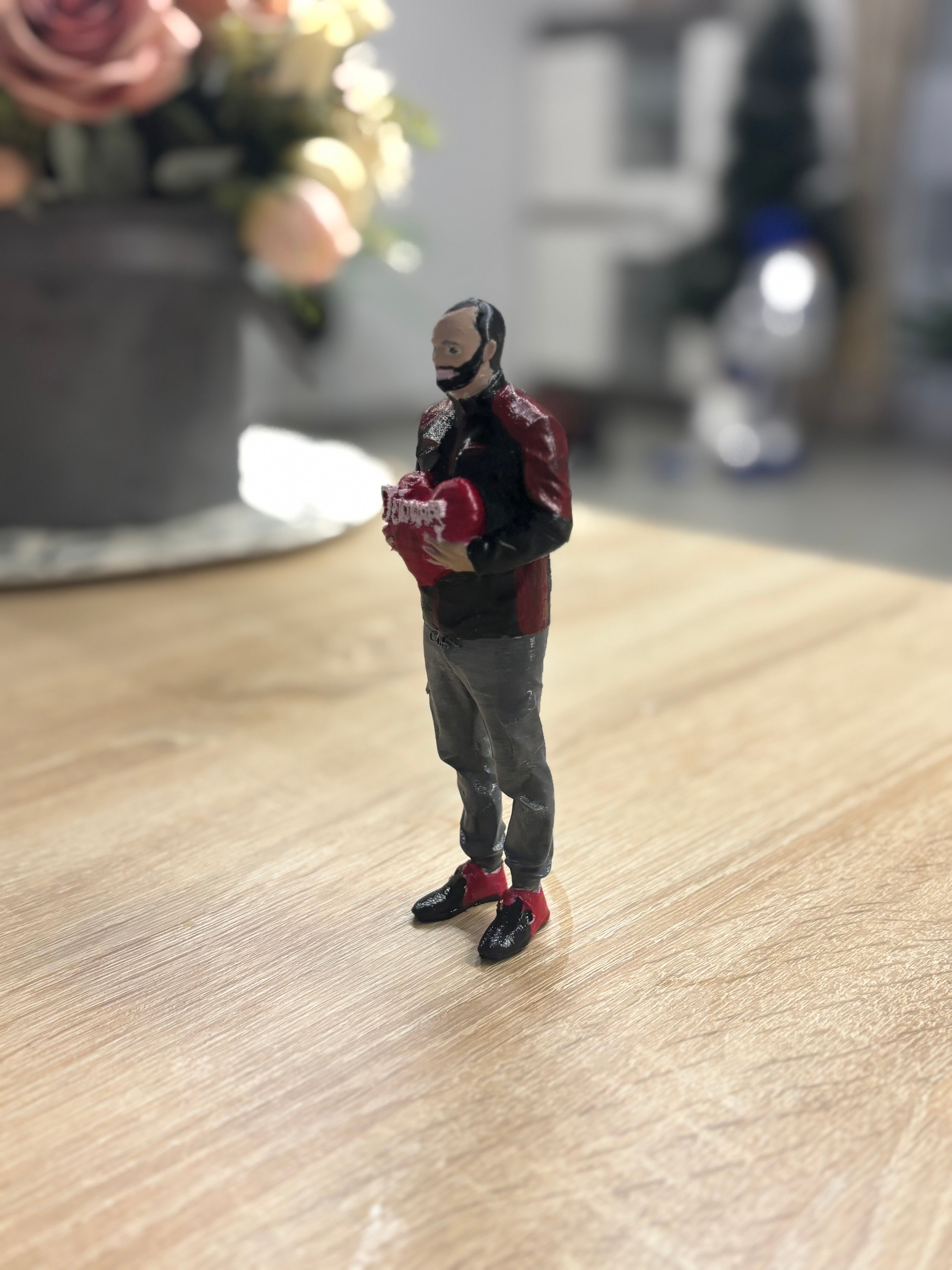 „Individuali 3D Figūrėlė iš Nuotraukos su Širdimi ir Užrašu“