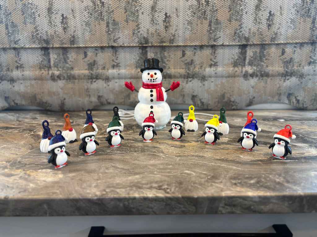 Kalėdinis eglutės žaisliukas-rankų darbo,pagamintas iš ekologiško plastiko.