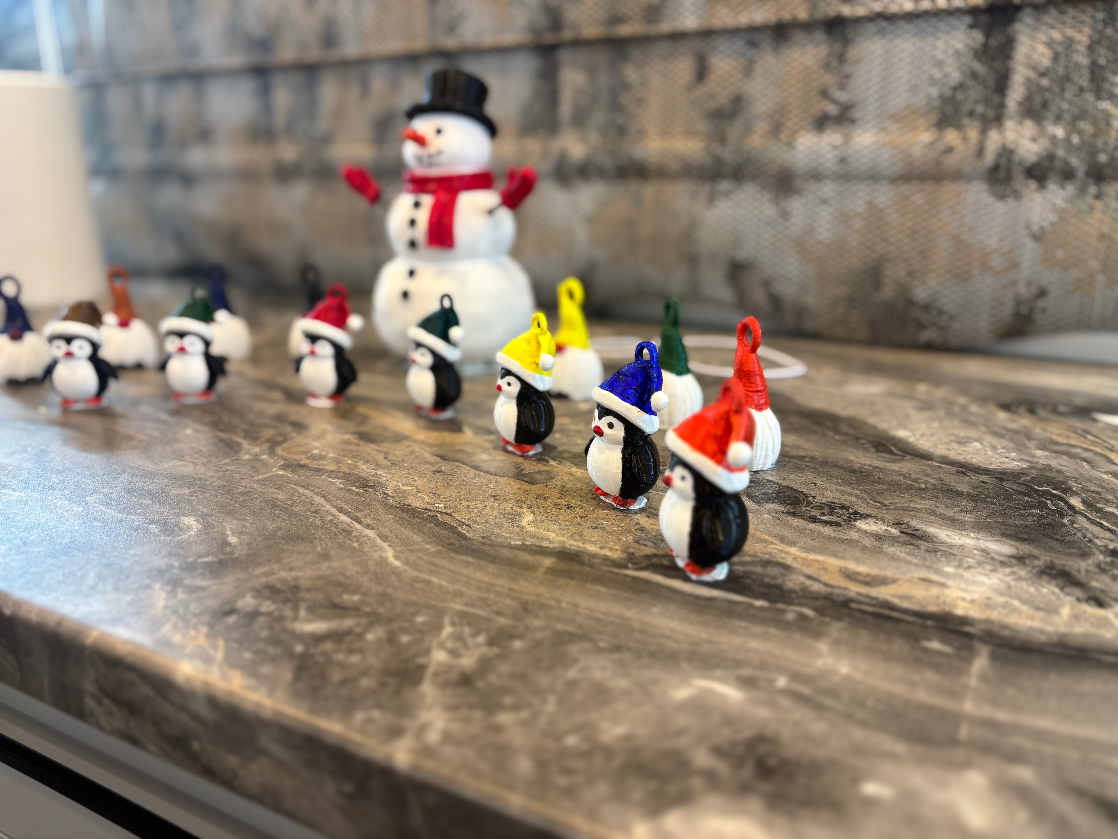 Kalėdinis eglutės žaisliukas-rankų darbo,pagamintas iš ekologiško plastiko.