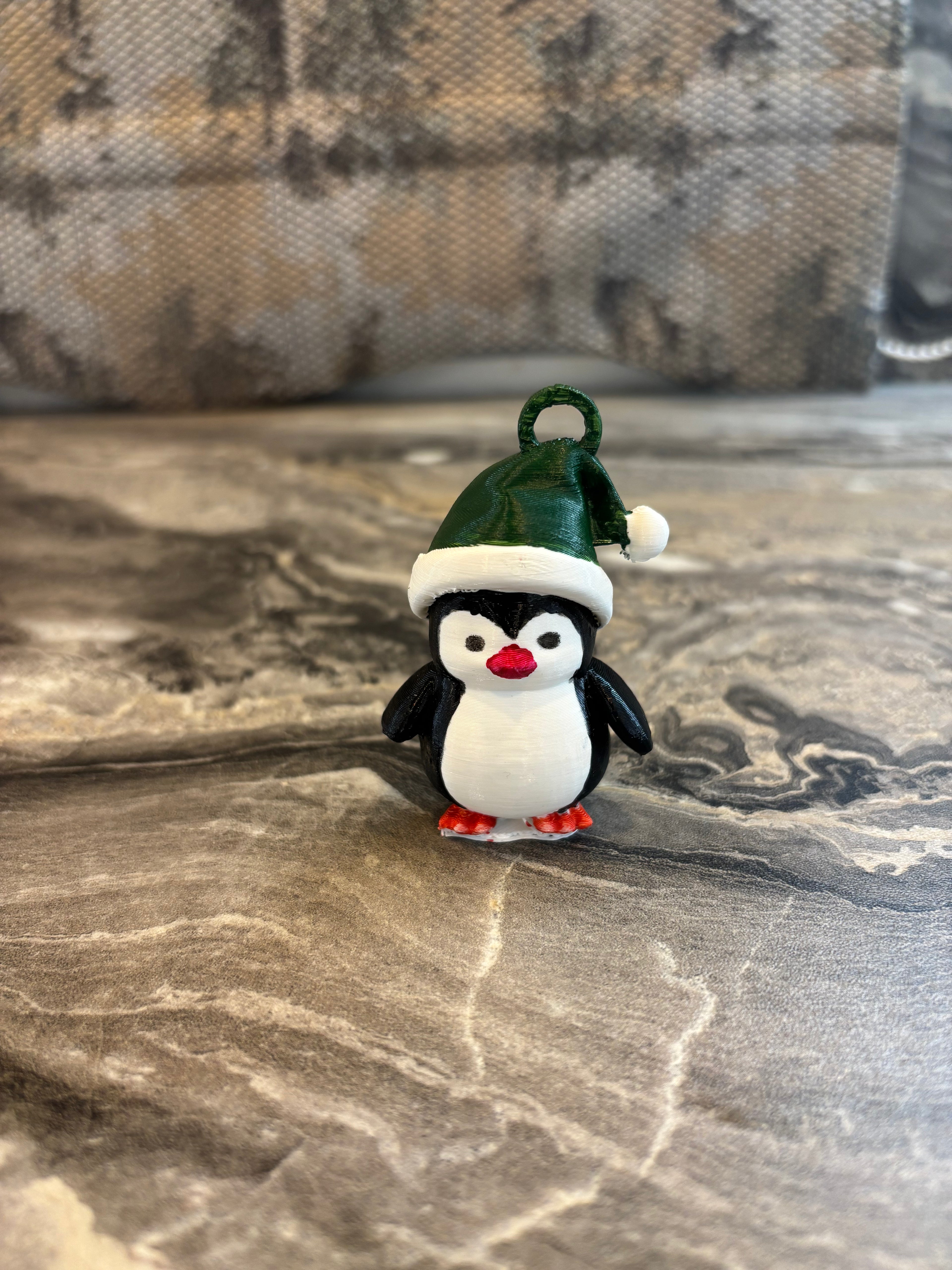 Kalėdinis eglutės žaisliukas-rankų darbo,pagamintas iš ekologiško plastiko.