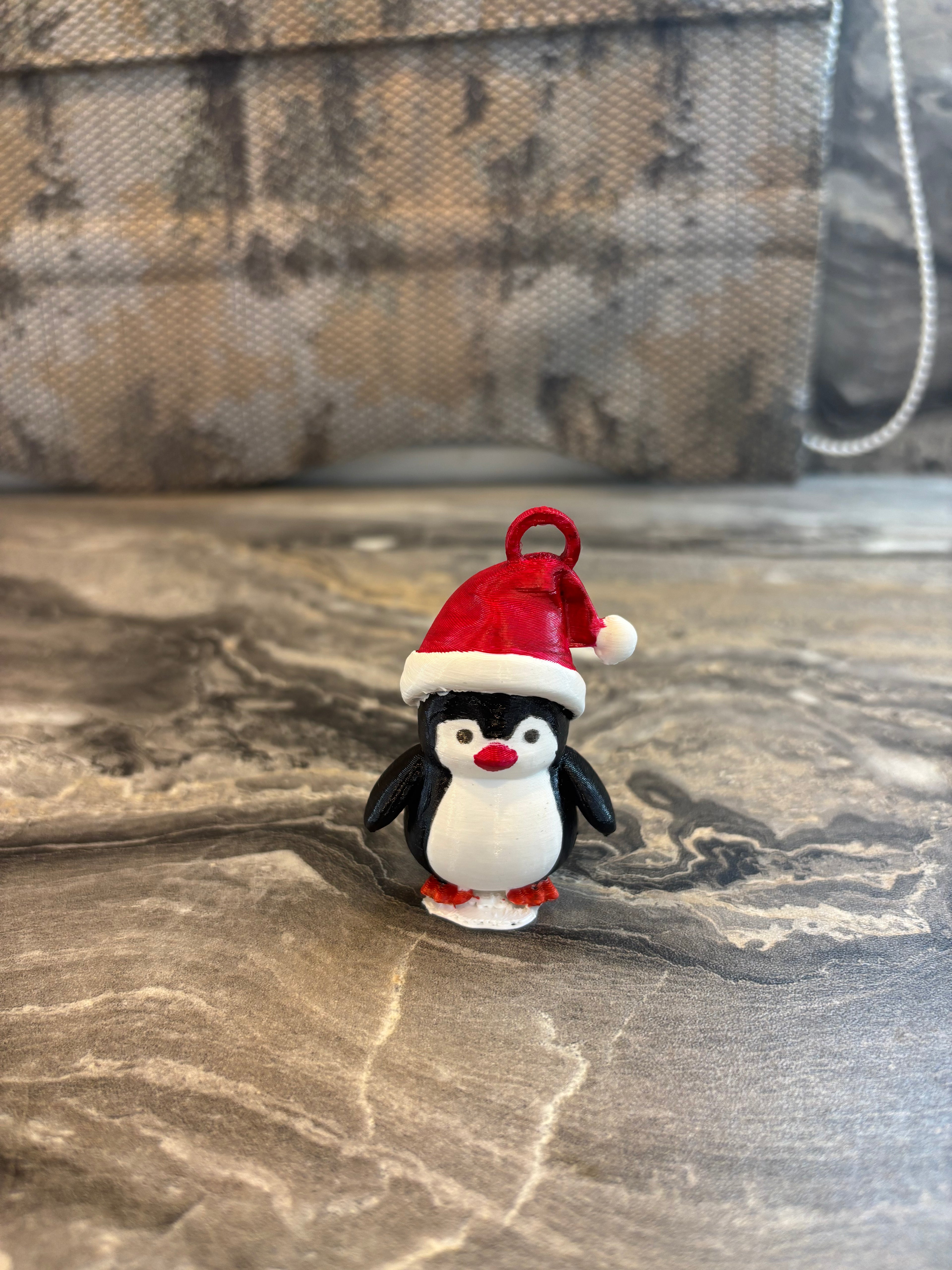 Kalėdinis eglutės žaisliukas-rankų darbo,pagamintas iš ekologiško plastiko.