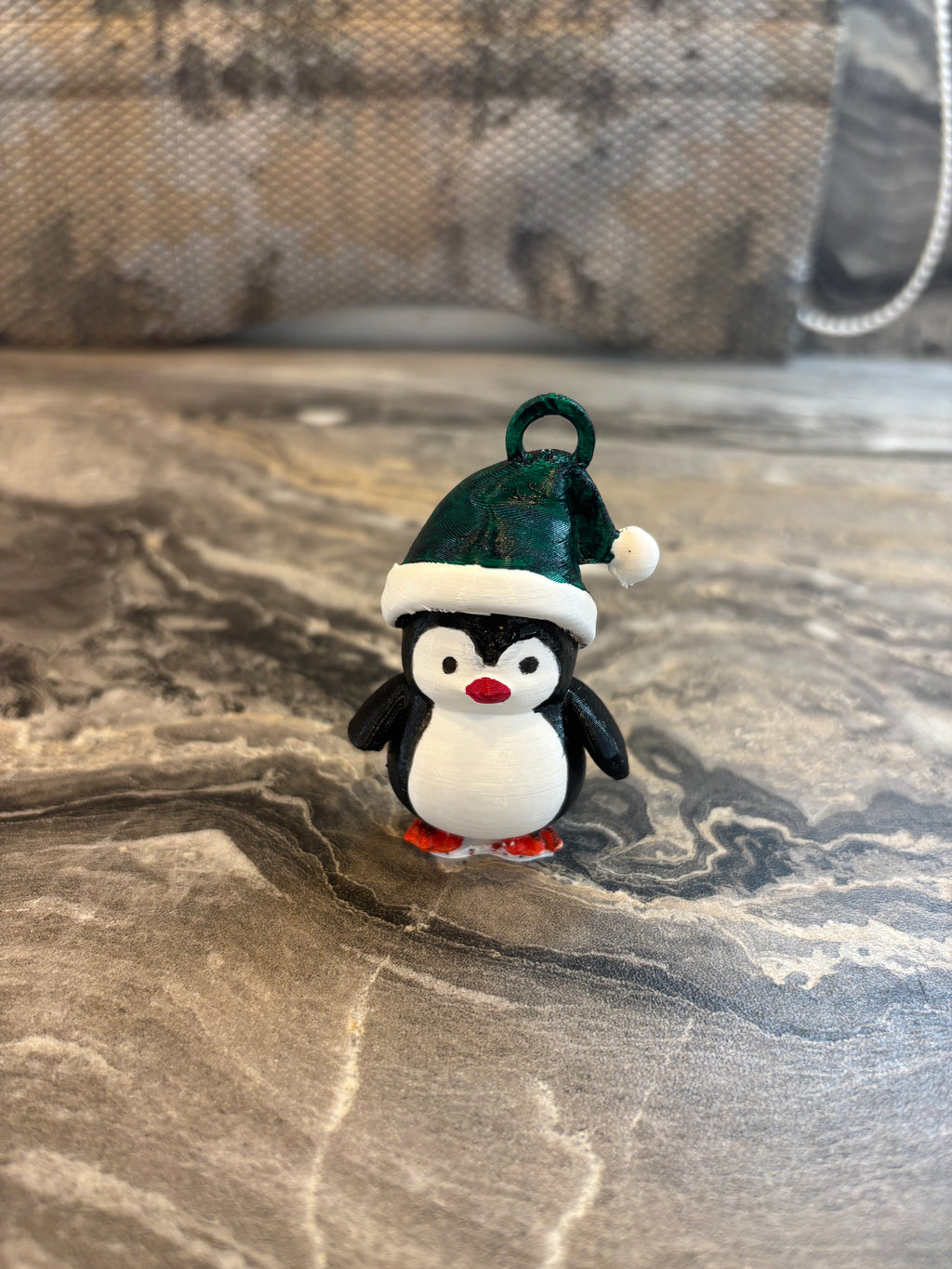 Kalėdinis eglutės žaisliukas-rankų darbo,pagamintas iš ekologiško plastiko.